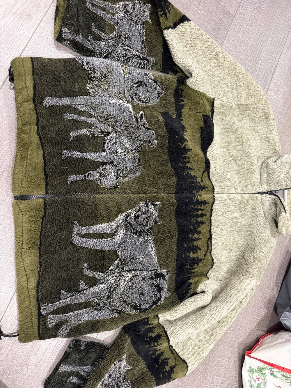 vintage 1990s wolf and forest-pattern full-zip fleece jacket